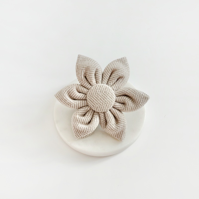 Brown Tweed Collar Flower