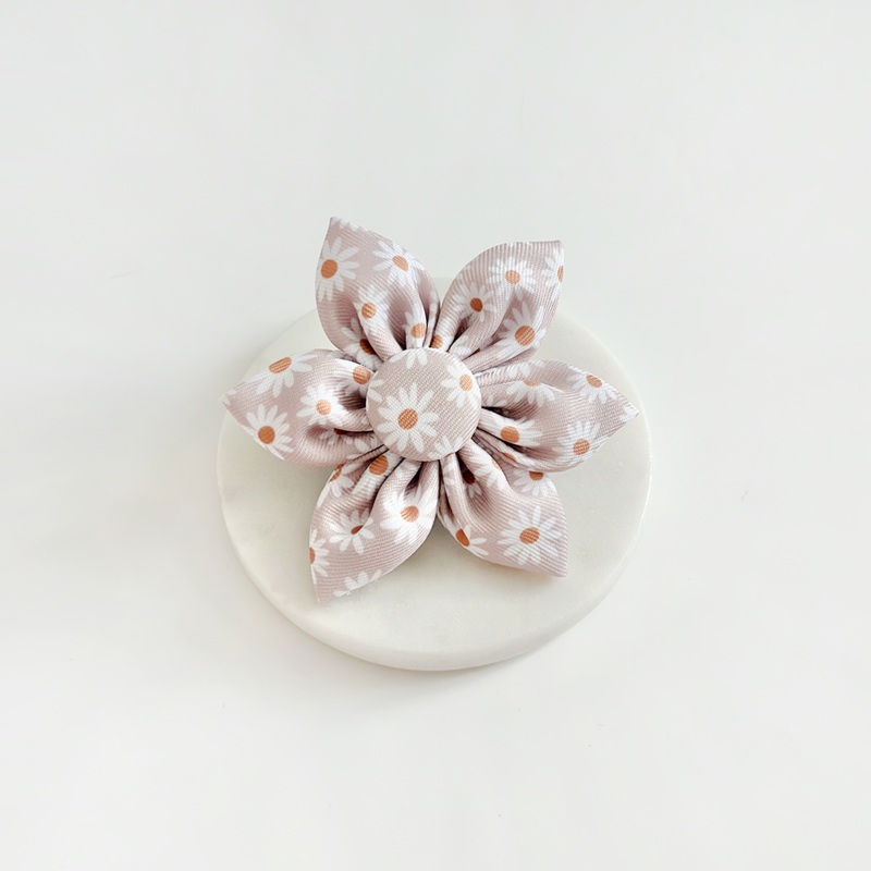 Daisy Chain Collar Flower